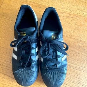 Woman’s Black Adidas Superstar (size 8)